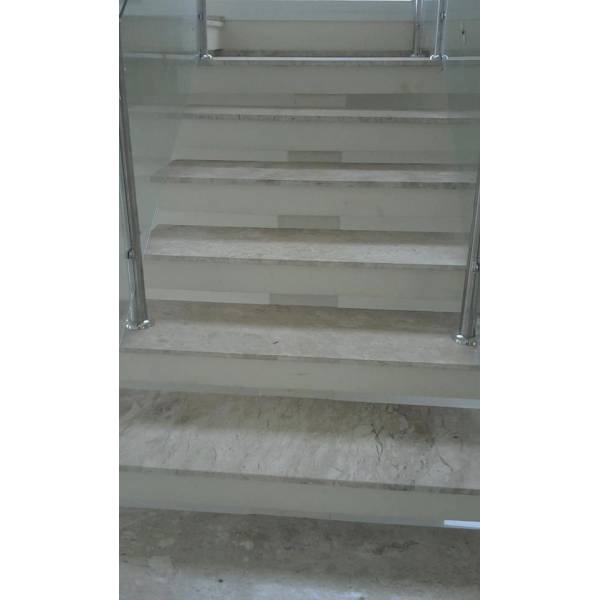 Escada Mármore Crema Marfim